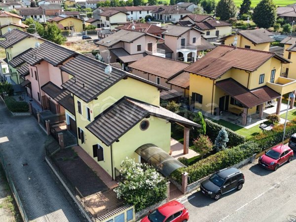casa indipendente in vendita a Pezzana