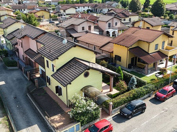 casa indipendente in vendita a Pezzana