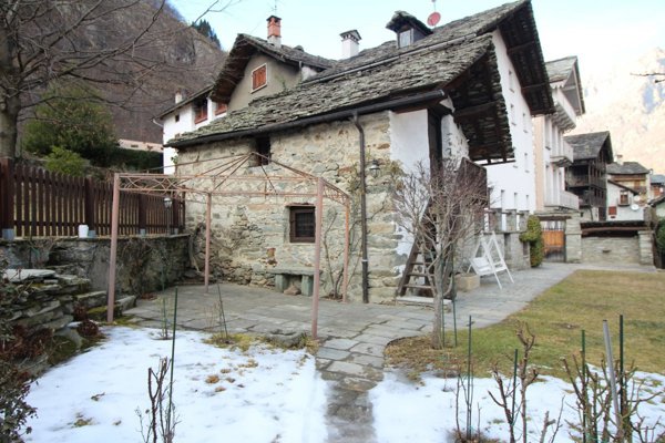 casa indipendente in vendita a Pila