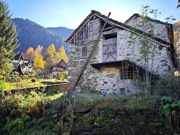 casa indipendente in vendita a Piode