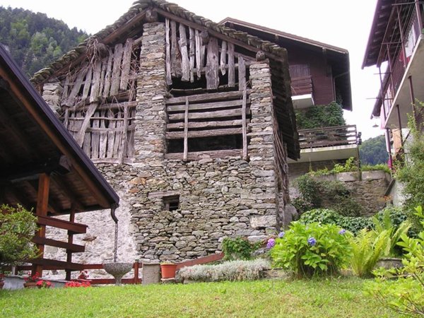 casa indipendente in vendita a Piode