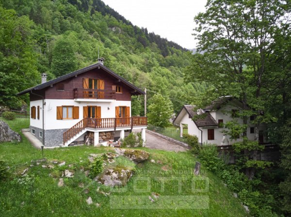 casa indipendente in vendita a Piode