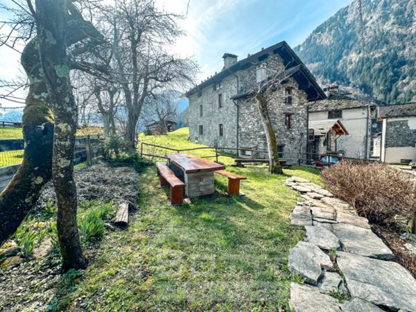 casa indipendente in vendita a Piode