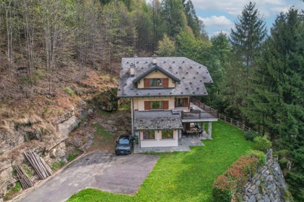 casa indipendente in vendita a Piode