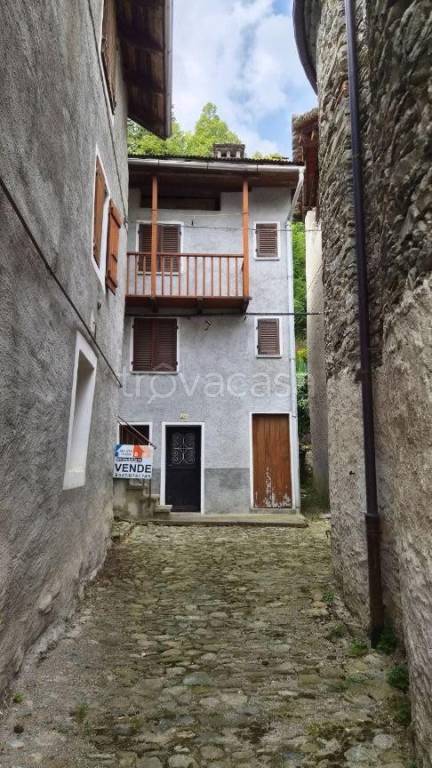 casa indipendente in vendita a Piode in zona Piedimeggiana