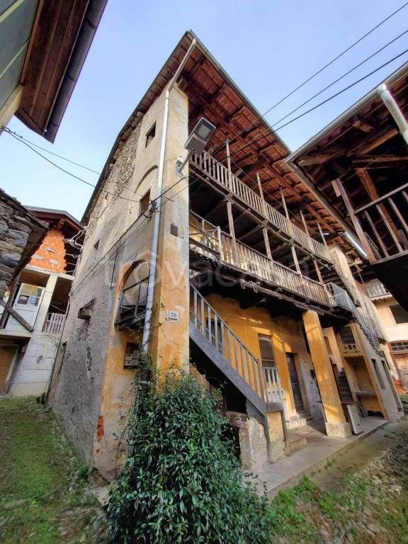 casa indipendente in vendita a Quarona in zona Doccio