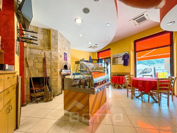 negozio in vendita a Quarona