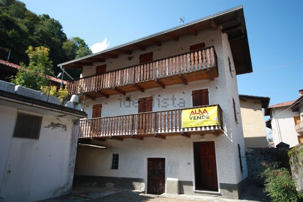 casa indipendente in vendita a Quarona in zona Doccio