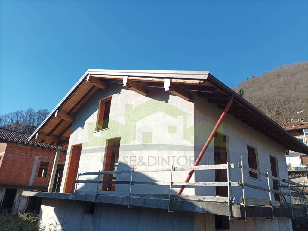 casa indipendente in vendita a Quarona in zona Doccio