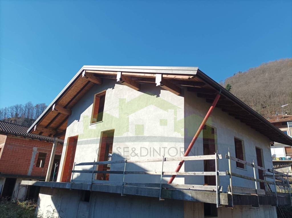 casa indipendente in vendita a Quarona in zona Doccio