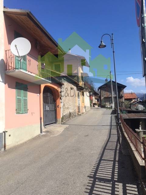 casa indipendente in vendita a Quarona in zona Doccio