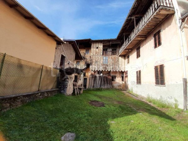 casa indipendente in vendita a Quarona in zona Doccio