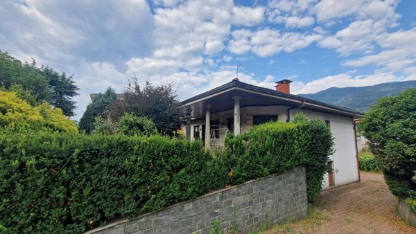 casa indipendente in vendita a Quarona in zona Doccio