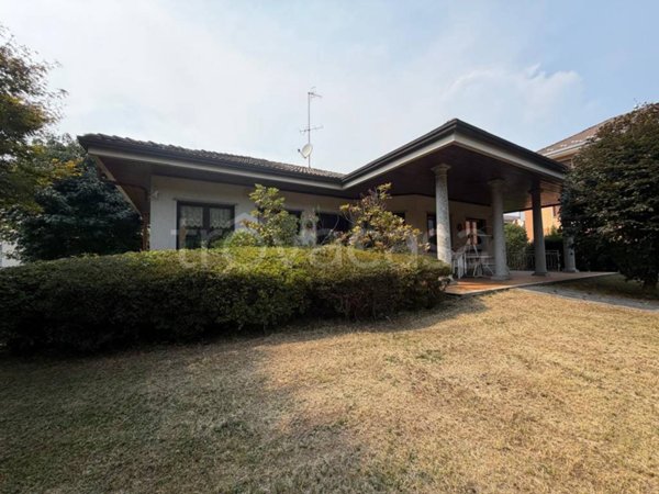casa indipendente in vendita a Quarona in zona Doccio