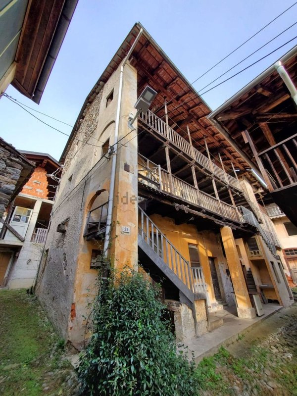 casa indipendente in vendita a Quarona in zona Doccio