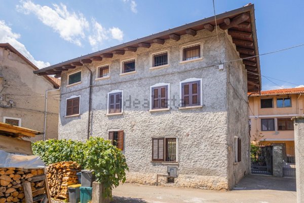 casa indipendente in vendita a Quarona in zona Doccio