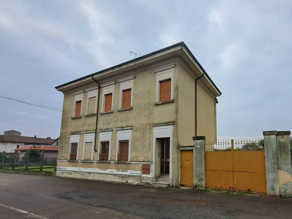 casa indipendente in vendita a Quinto Vercellese
