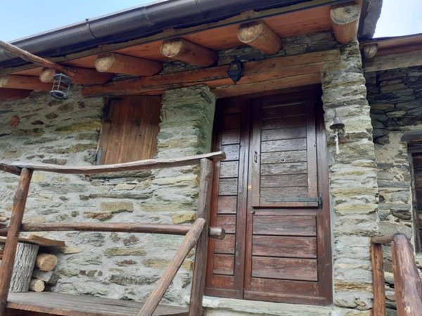 casa indipendente in vendita a Rimella