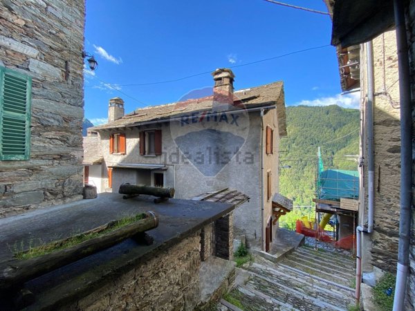 casa semindipendente in vendita a Rimella