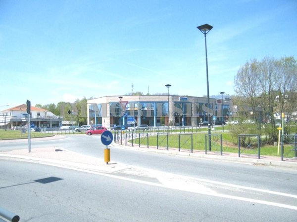 locale commerciale in vendita a Roasio