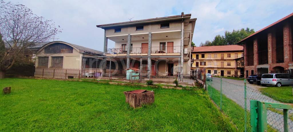 casa indipendente in vendita a Roasio