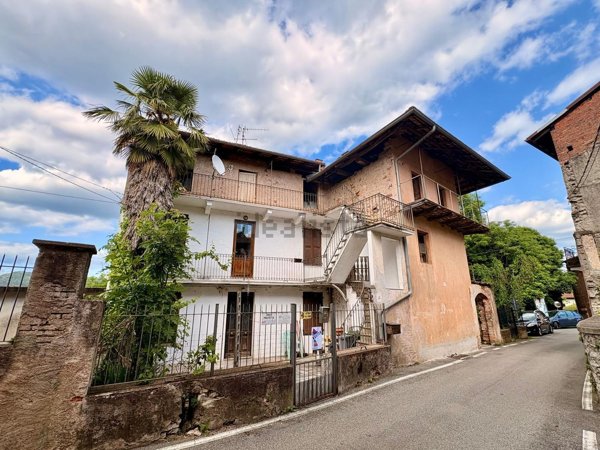 casa semindipendente in vendita a Roasio