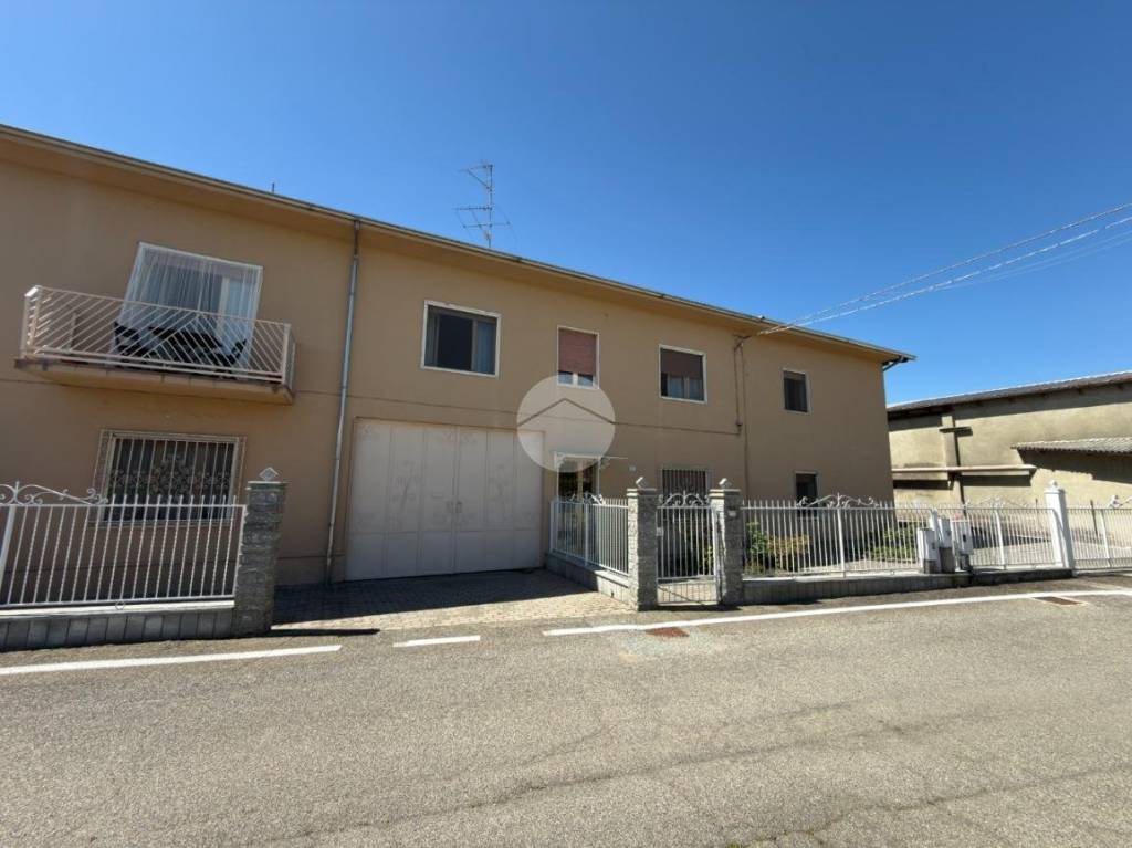 casa indipendente in vendita a Ronsecco