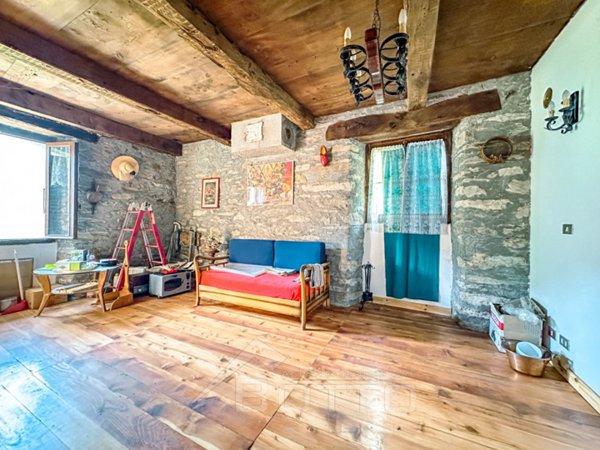 casa indipendente in vendita a Rossa