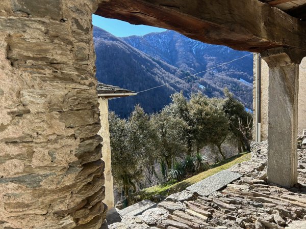 casa indipendente in vendita a Rossa