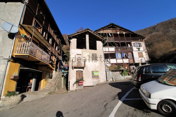 casa indipendente in vendita a Rossa