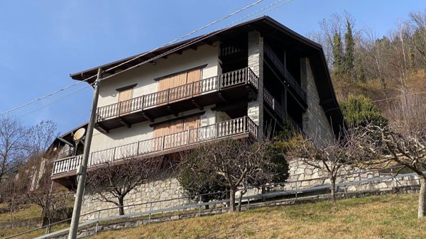 casa indipendente in vendita a Rossa