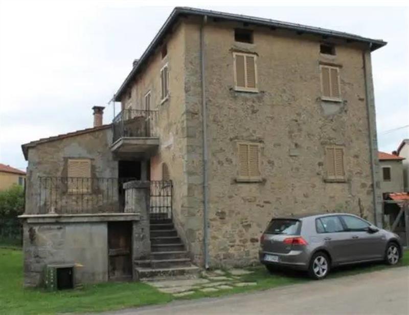casa indipendente in vendita ad Albareto in zona Buzzò