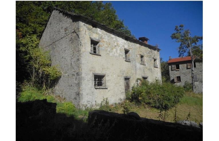 casa indipendente in vendita ad Albareto in zona Montegroppo