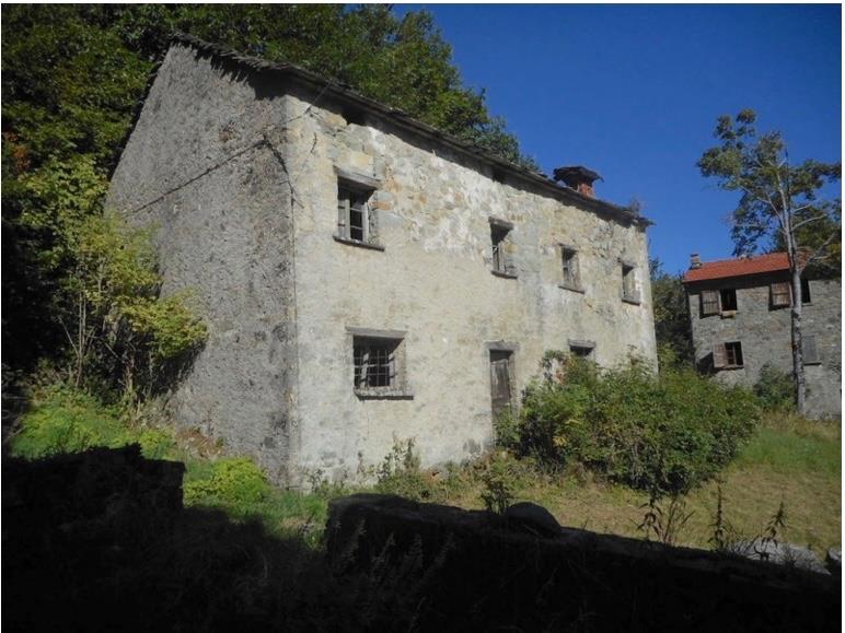 casa indipendente in vendita ad Albareto in zona Montegroppo