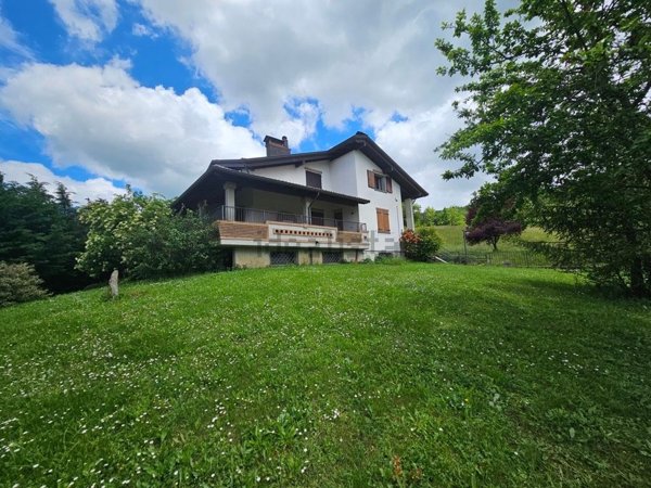 casa indipendente in vendita ad Albareto