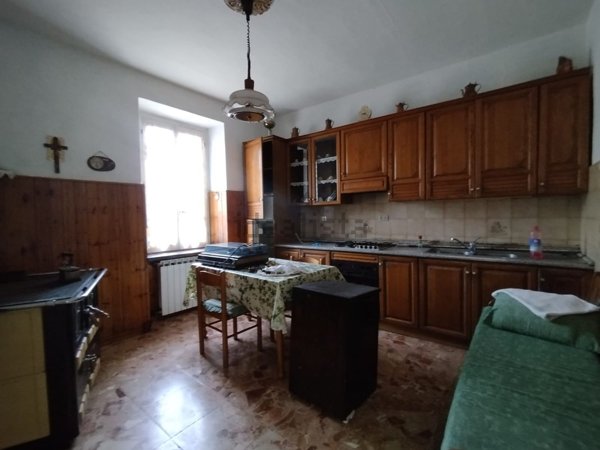 casa indipendente in vendita ad Albareto in zona Gotra