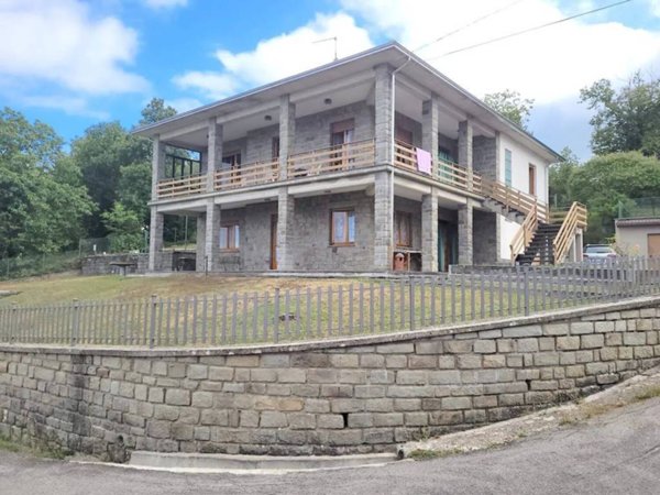 casa indipendente in vendita ad Albareto