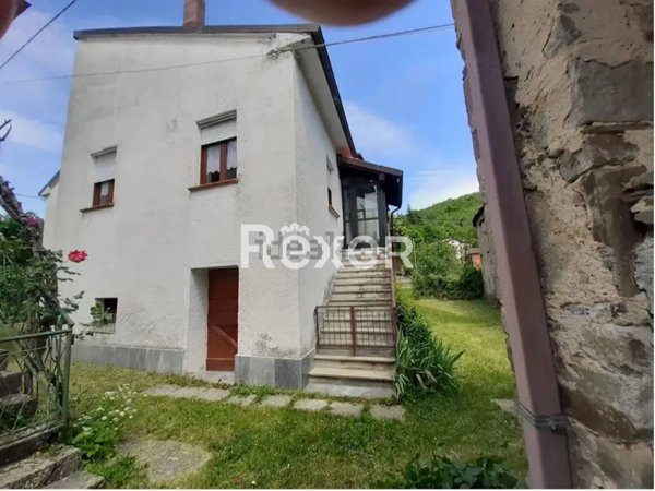 casa indipendente in vendita ad Albareto in zona Buzzò