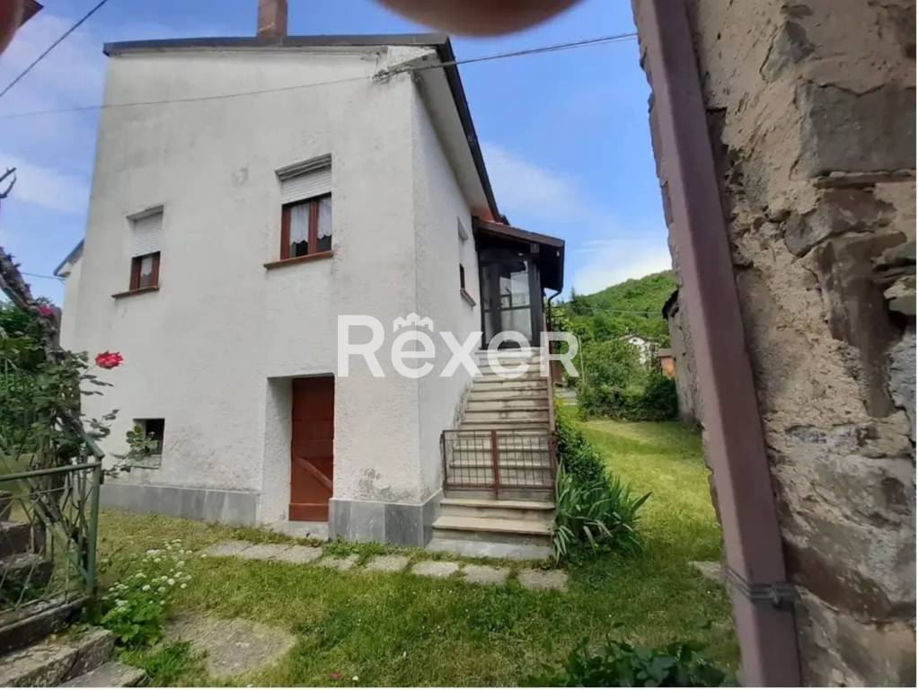 casa indipendente in vendita ad Albareto in zona Buzzò