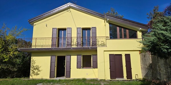 casa indipendente in vendita ad Albareto in zona Gotra