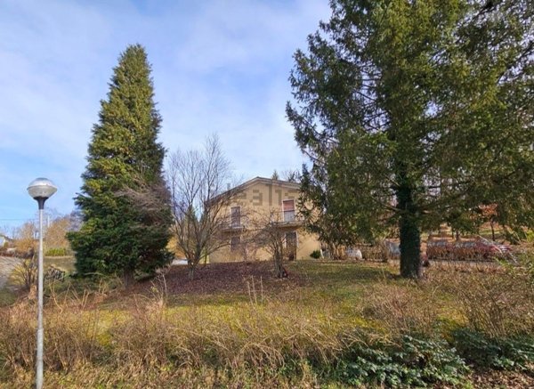 casa indipendente in vendita ad Albareto in zona Gotra