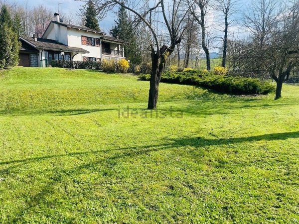 casa indipendente in vendita ad Albareto in zona Bertorella