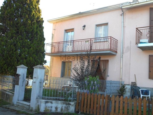 casa semindipendente in vendita ad Albareto in zona Campi