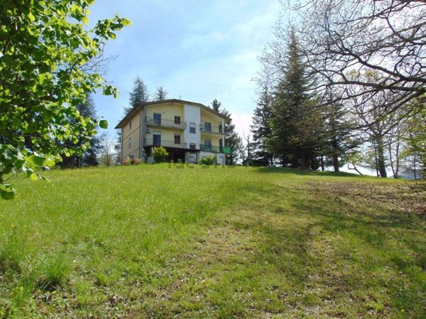 casa indipendente in vendita ad Albareto in zona Il Costello