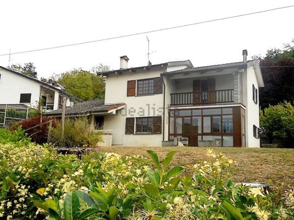casa indipendente in vendita ad Albareto in zona Gotra