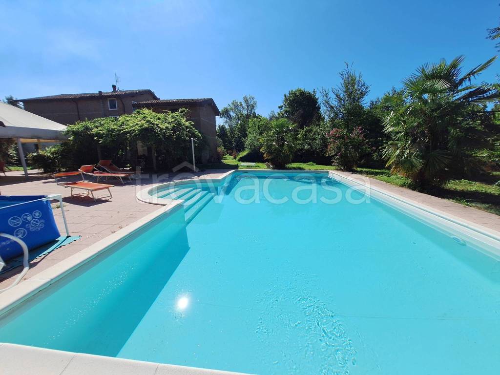 casa indipendente in vendita ad Albareto