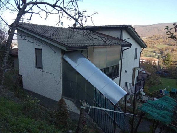 casa indipendente in vendita ad Albareto in zona Gotra