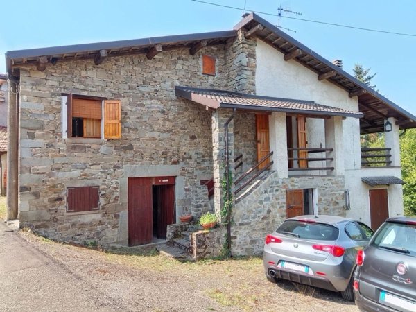casa indipendente in vendita ad Albareto in zona Gotra