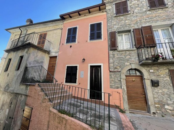 casa indipendente in vendita a Bardi