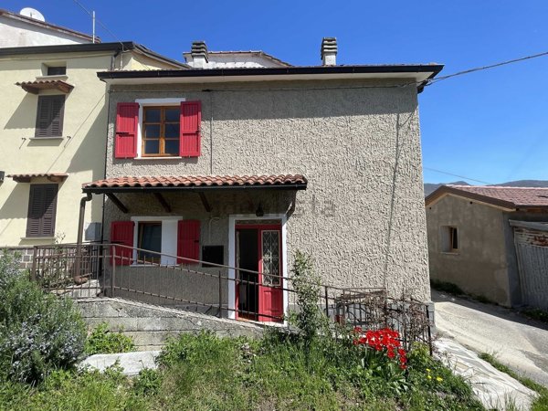 appartamento in vendita a Bardi in zona Costa